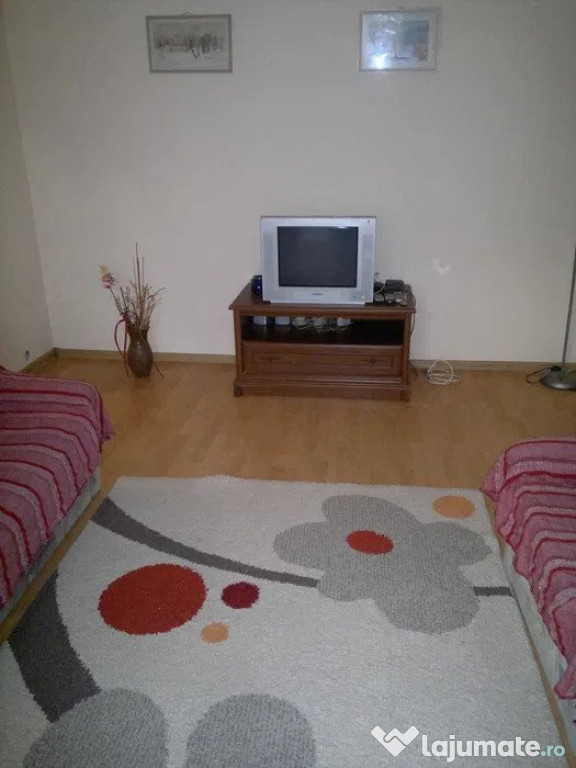 APARTAMENT 3 CAMERE SEMIDECOMANDAT, ETAJ INTERMEDIAR, PODU R