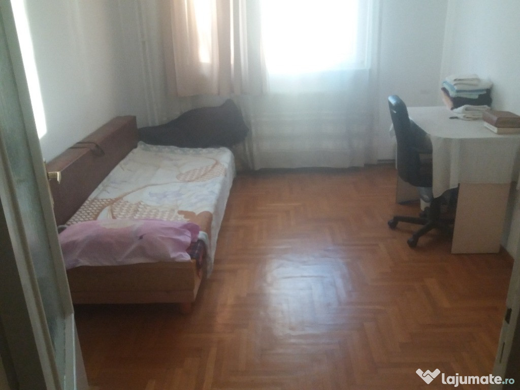 Inchiriez camera in apartament locuit,pt studentaTractorul Brasov