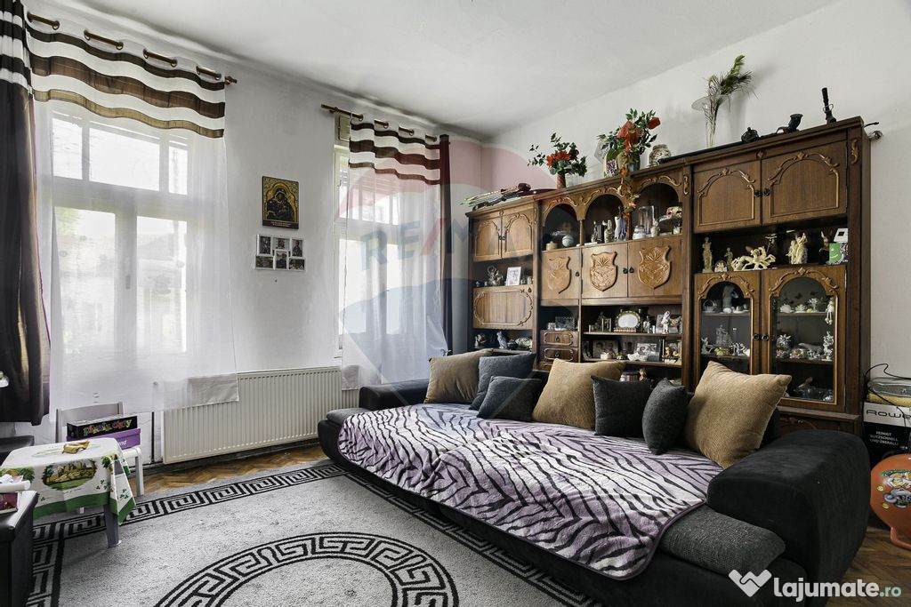 Apartament cu doua camere la casa pe strada Andrei Saguna