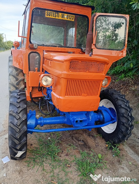 Tractor UTB DT 4x4