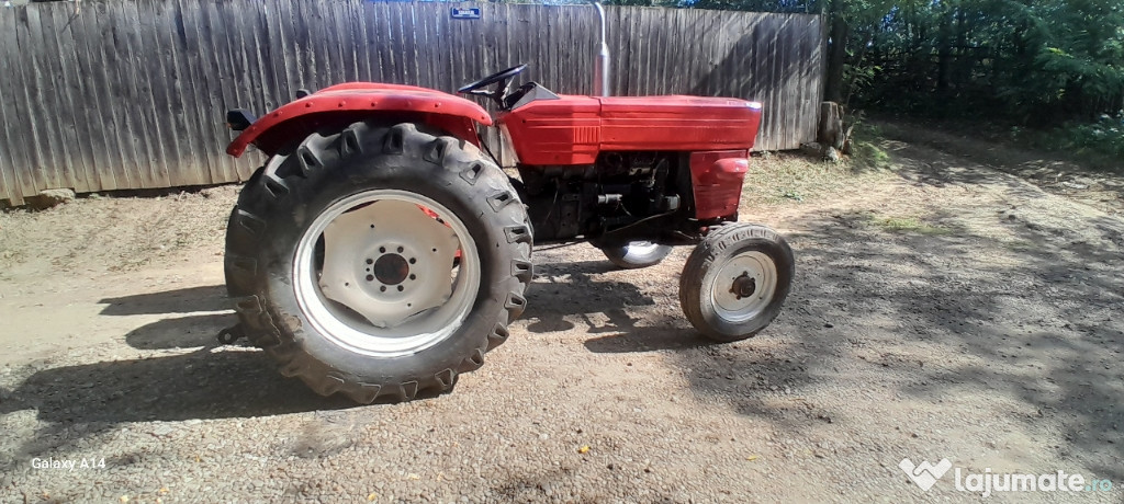 Tractor universal 445