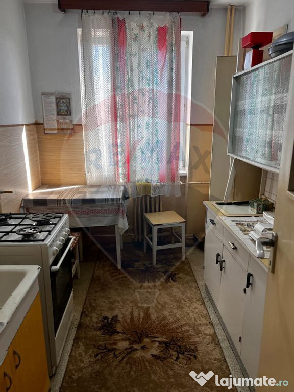 Apartament cu 3 camere inchiriere central- Libelula