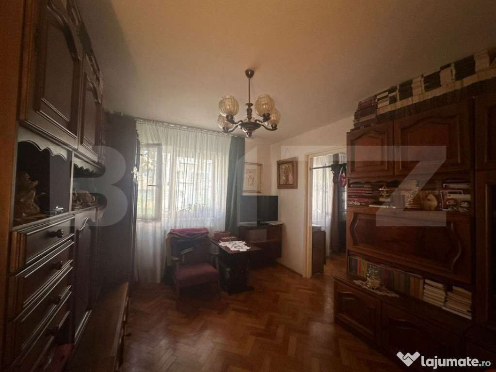 Apartament cu 3 camere la parter inalt, boxa si parcare in M