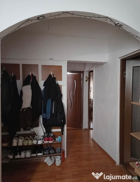 Vand apartament cu 3 camere