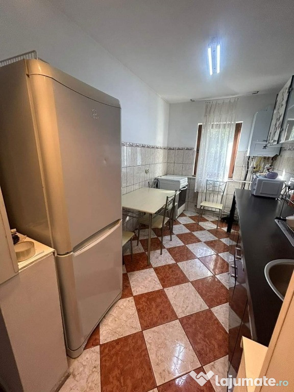 De vanzare 3 camere zona pietei mari , mobilat, utilat, renovat 63500e