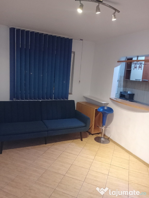 Ofer spre închiriere apartament cu doua camere zona florilor