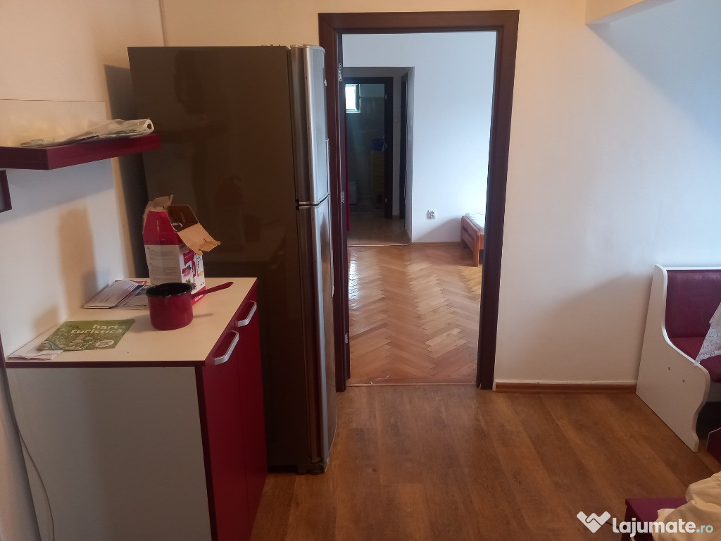 Apartament 3 Camere Precista 60mp lux etaj 3 centrala 2 bai termopan