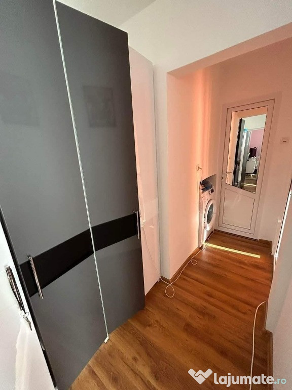 De vânzare apartament cu 3 camere, decomandat