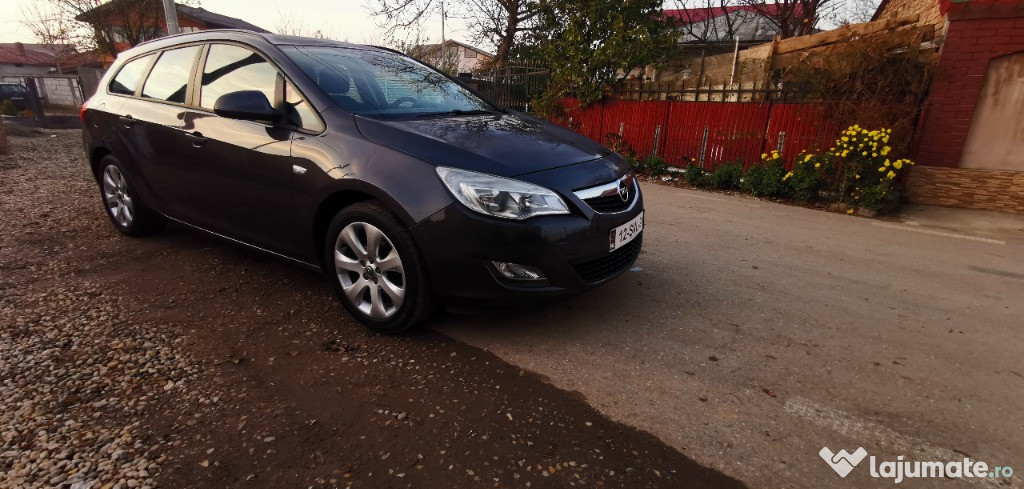 Opel Astra J 1.3 CDTI an 2011 euro 5