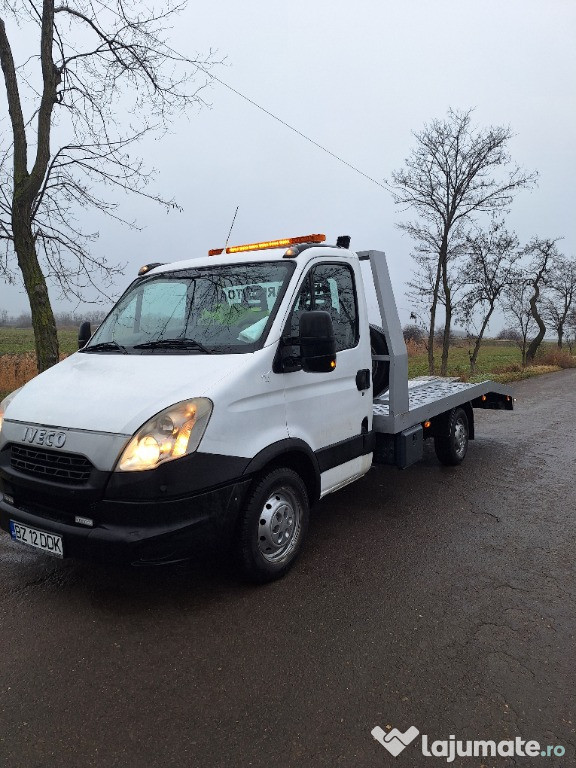 Vând autoplatforma iveco daily