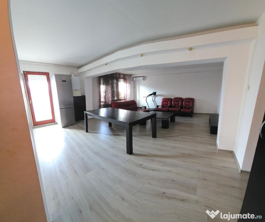 Vând apartament cu 4 camere