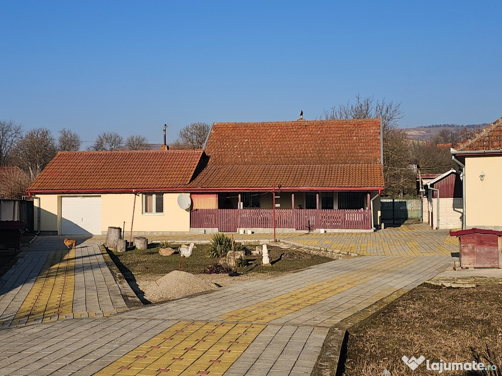 Vand casa 4 camere si teren in sat STREI SACEL - CĂLAN