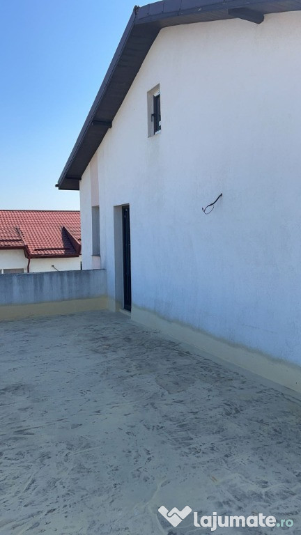 VAND APARTAMENT 3 CAMERE LA ALB