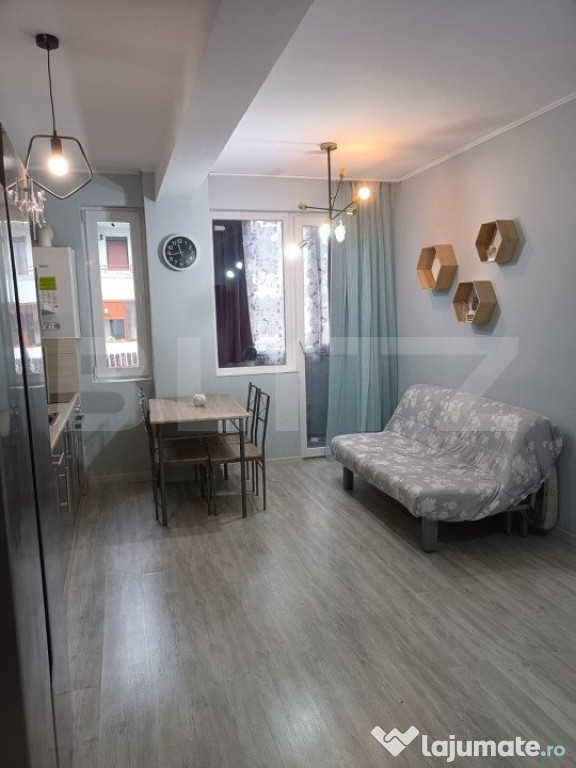 Apartament 3 camere, zona Terra, cu parcare inclusa