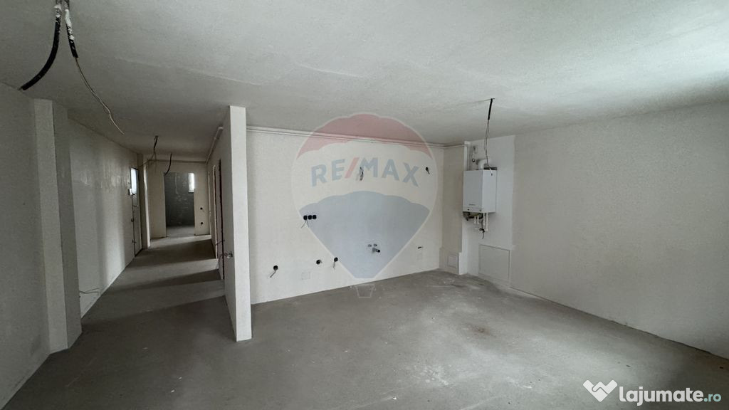 DE VÂNZARE – Apartament 3 camere, decomandat, Str. Vic...