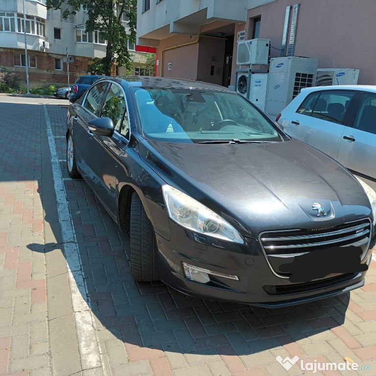 Mașină hibrid Peugeot 5008