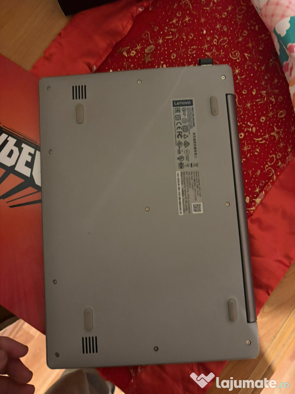 Vând laptop lenovo