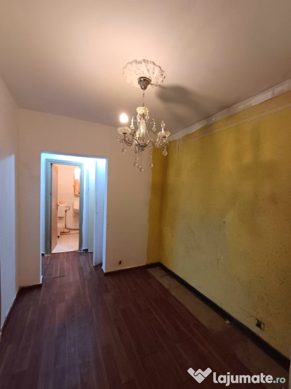 APARTAMENT 3 CAMERE DECOMANDAT, 70MP - PODU ROȘ, PIAȚA NIC