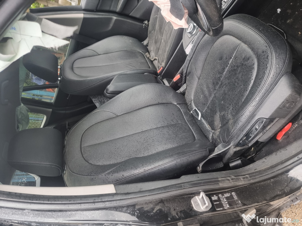 Proiector dreapta Audi A4 B8 2010