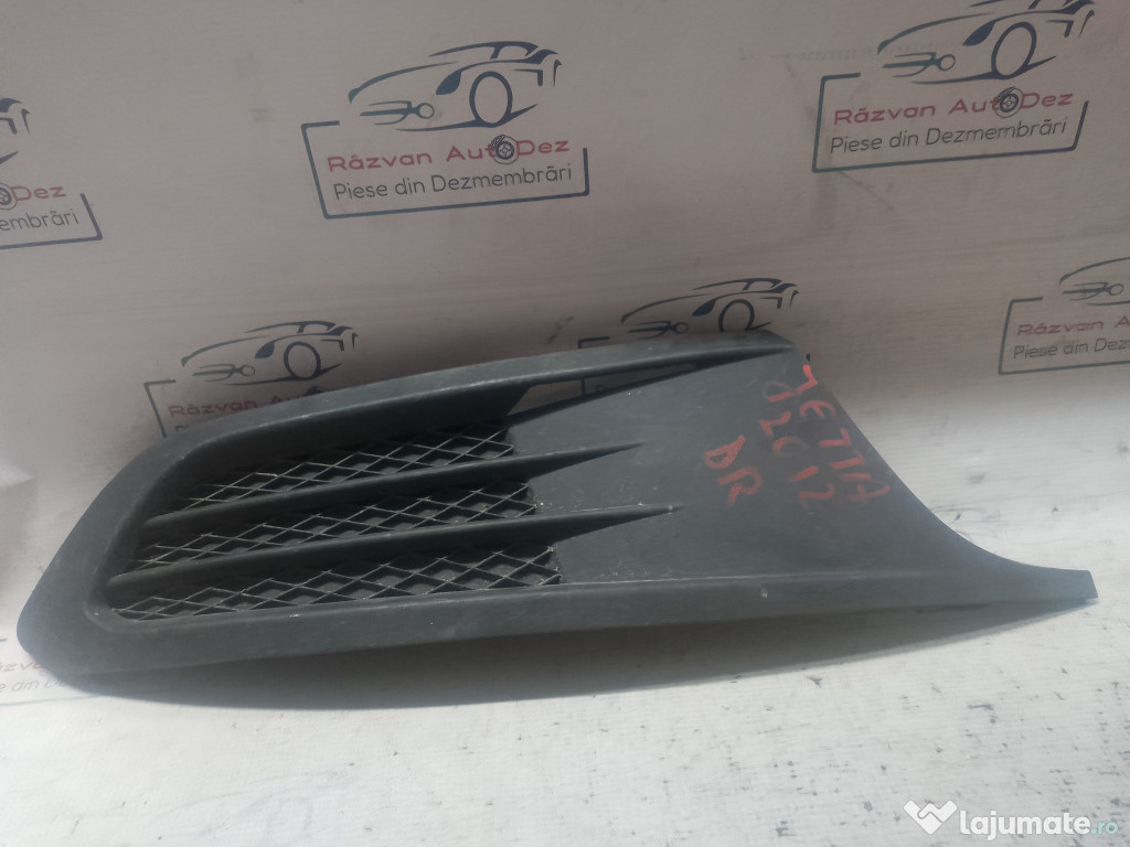 Scut lateral stanga Volkswagen Touareg 2012