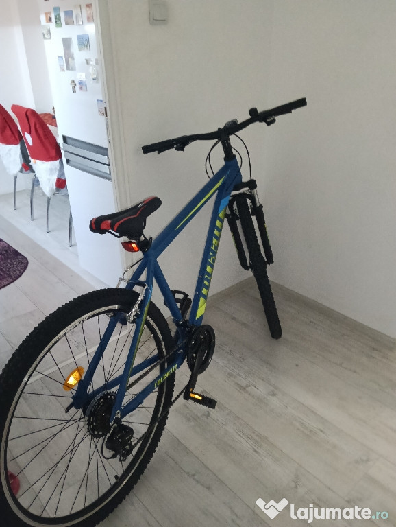 Bicicleta noua intacta fara nici o zgarietura .