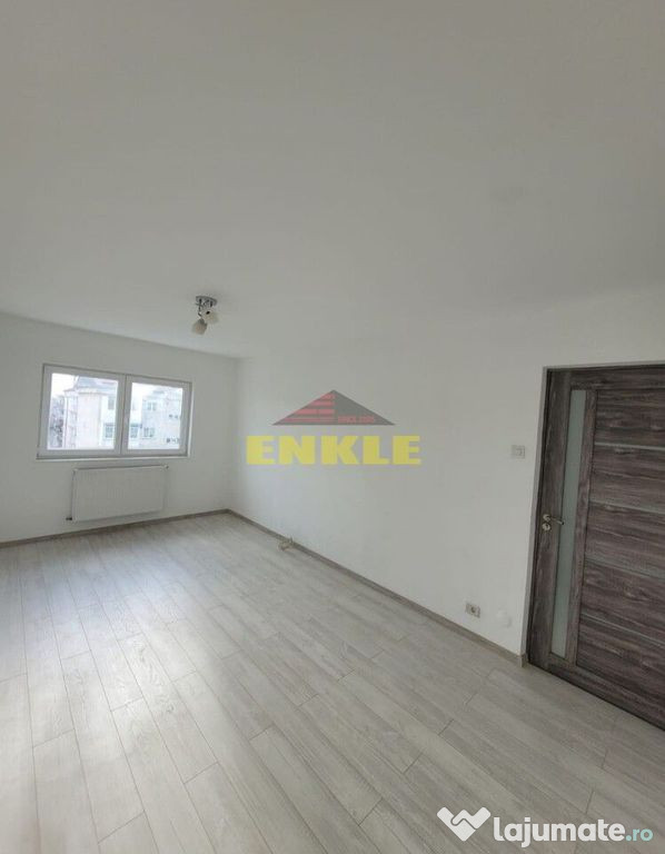 De vânzare apartament cu 2 camere decomandat, zona Bucovina