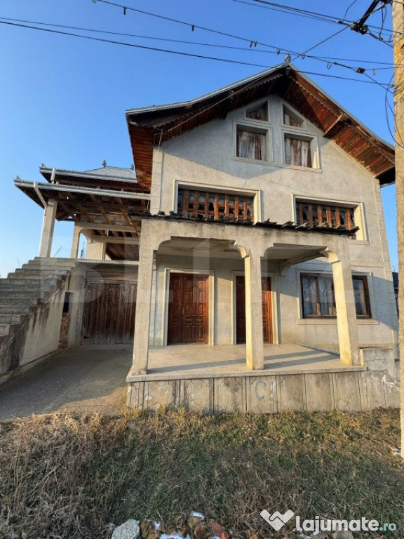 Casă individuală, 290 mp, P+M, 300 mp teren, zona Salcea