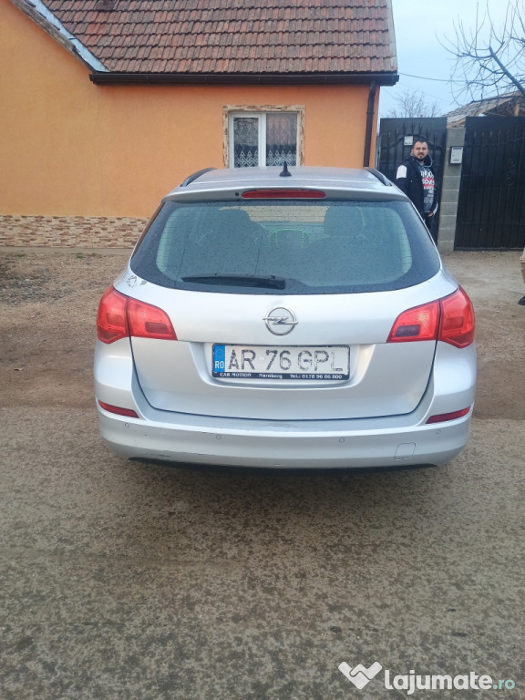 Opel Astra J 2013