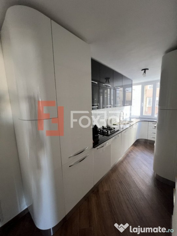 Apartament de vanzare cu 3 camere in zona Dacia