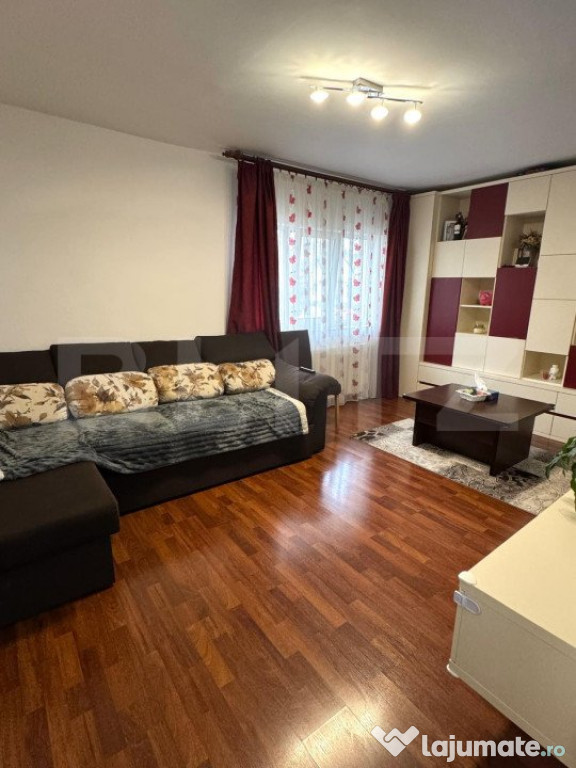 Apartament de vânzare, cu 3 camere, 65 mp, zona Tractorul,