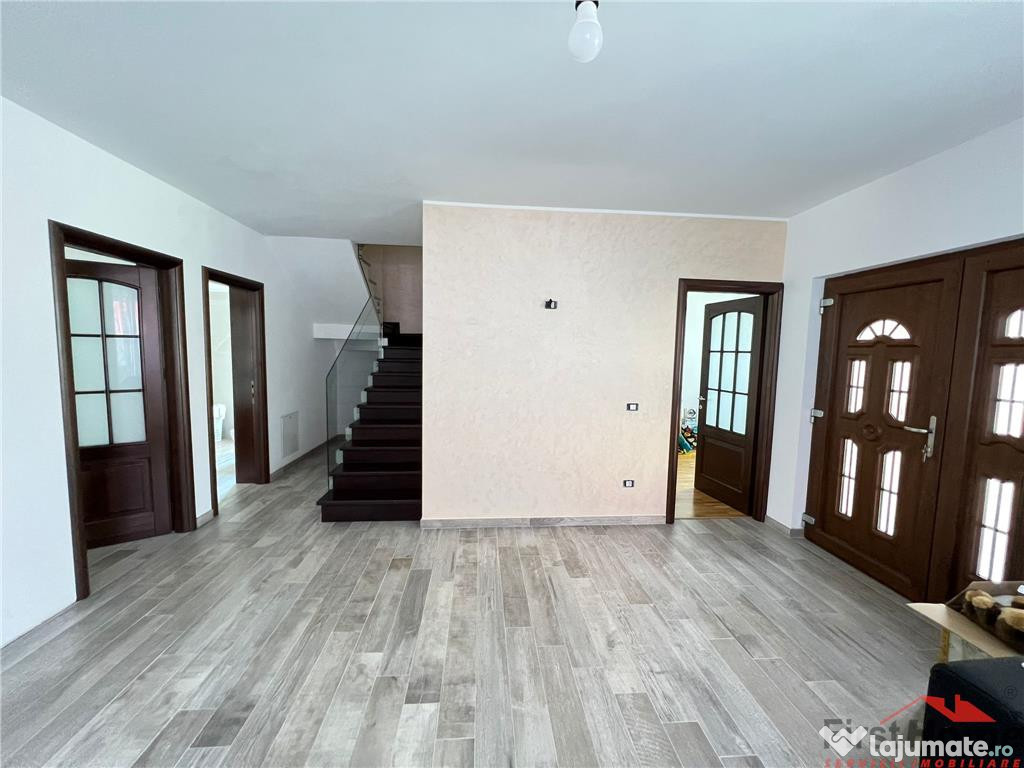 Vila P 1 de in zona Laminoru SUD