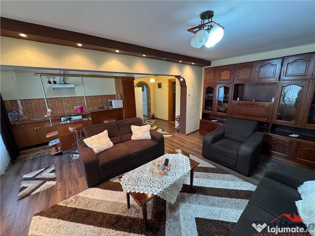 Apartament 3 camere, 92mp , etaj 4 cu acoperis, mobilat si u
