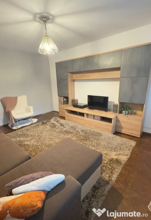 Apartament cu 2 camere decomandate etaj 1 - Zona Central