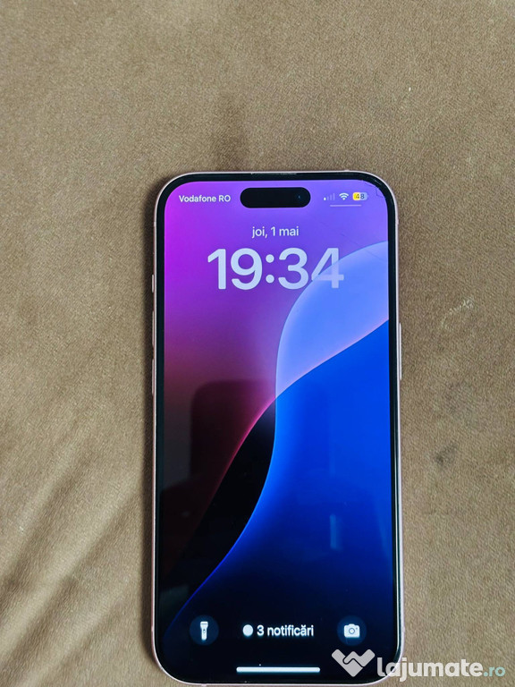 Vând iPhone 15 GB256 stare foarte bună ca și nou