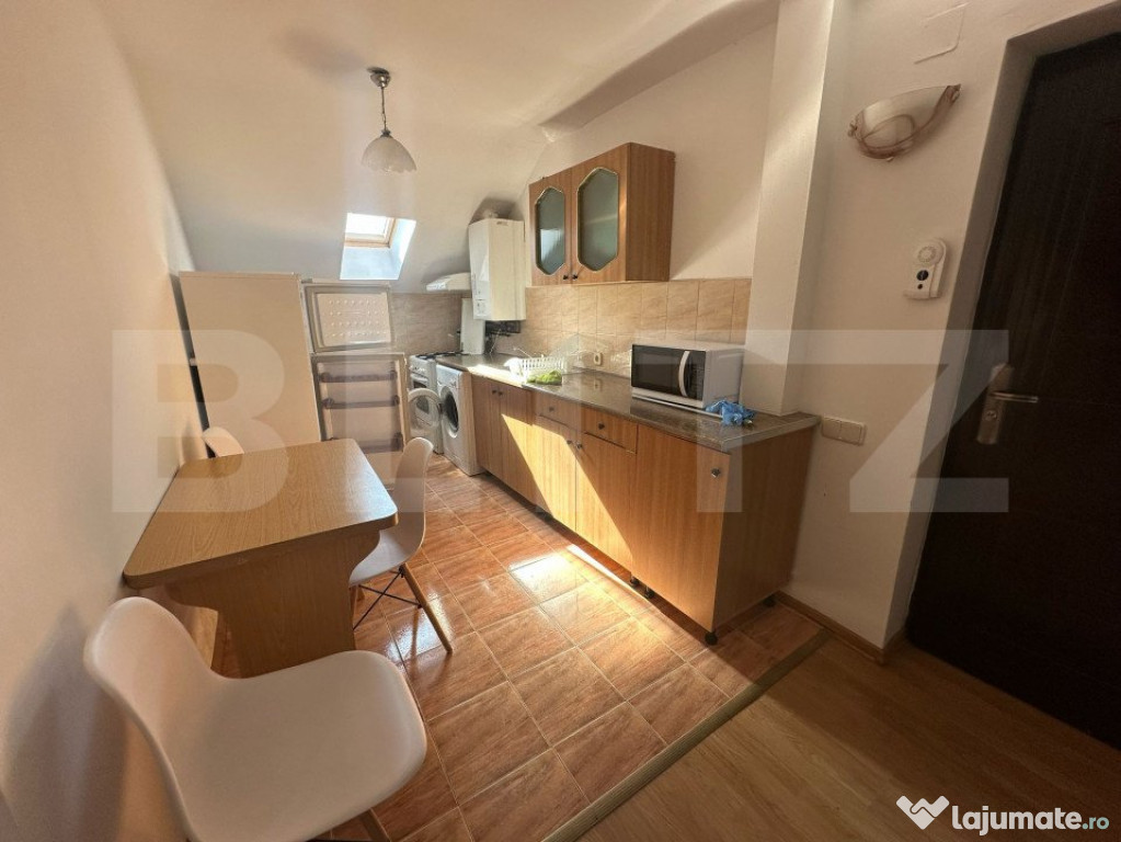 Apartament de vanzare, cu 2 camere, decomandate, garaj, zona