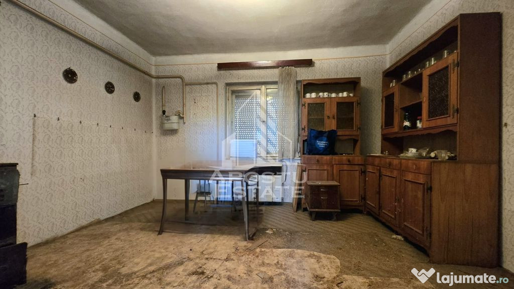 Casa cu 2 camere ,2337 mp in Battonya