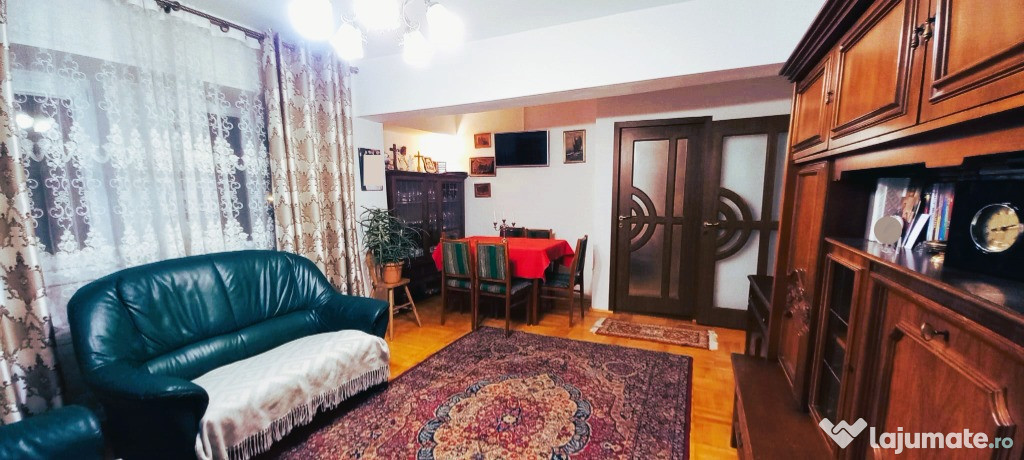 Vând apartament 3 camere Broșteni 109.000 E