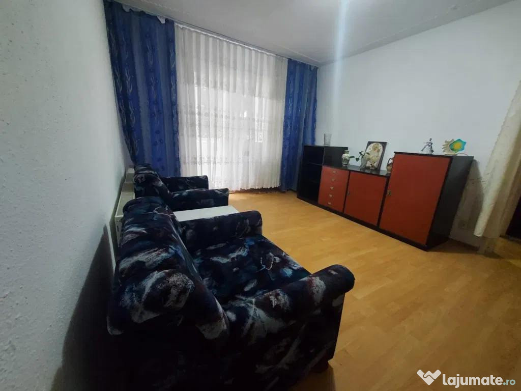 Apartament cu 2 camere, decomandat - zona Noua