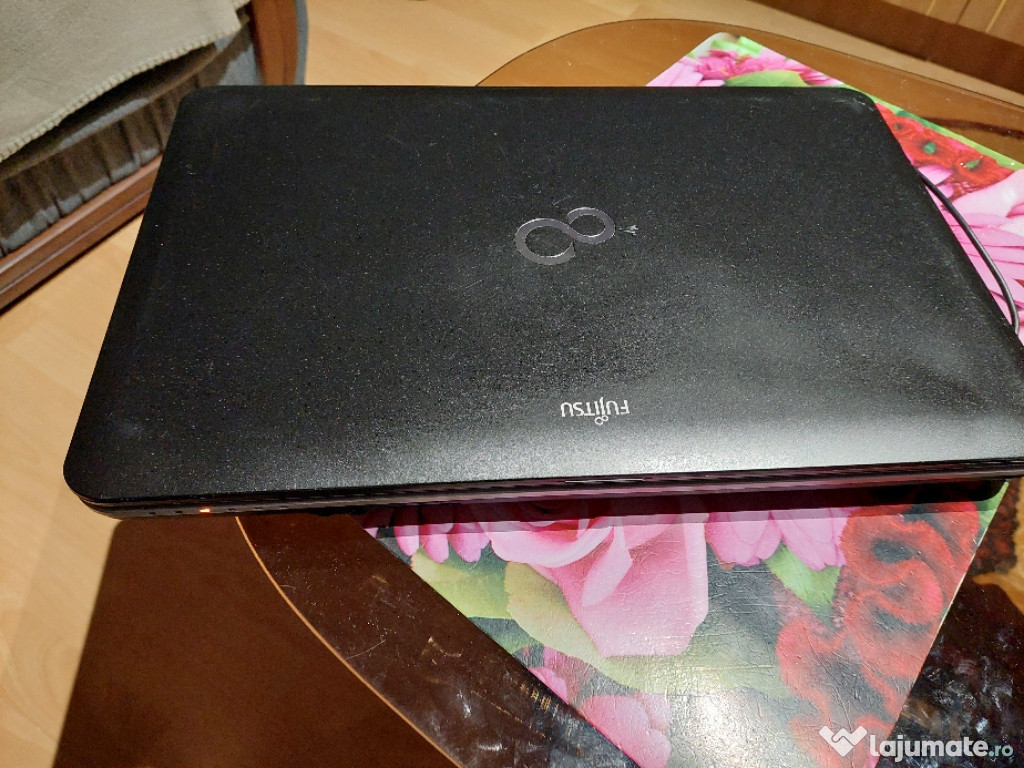 Laptop Ieftin Fujitsu cu ssd si baterie buna!
