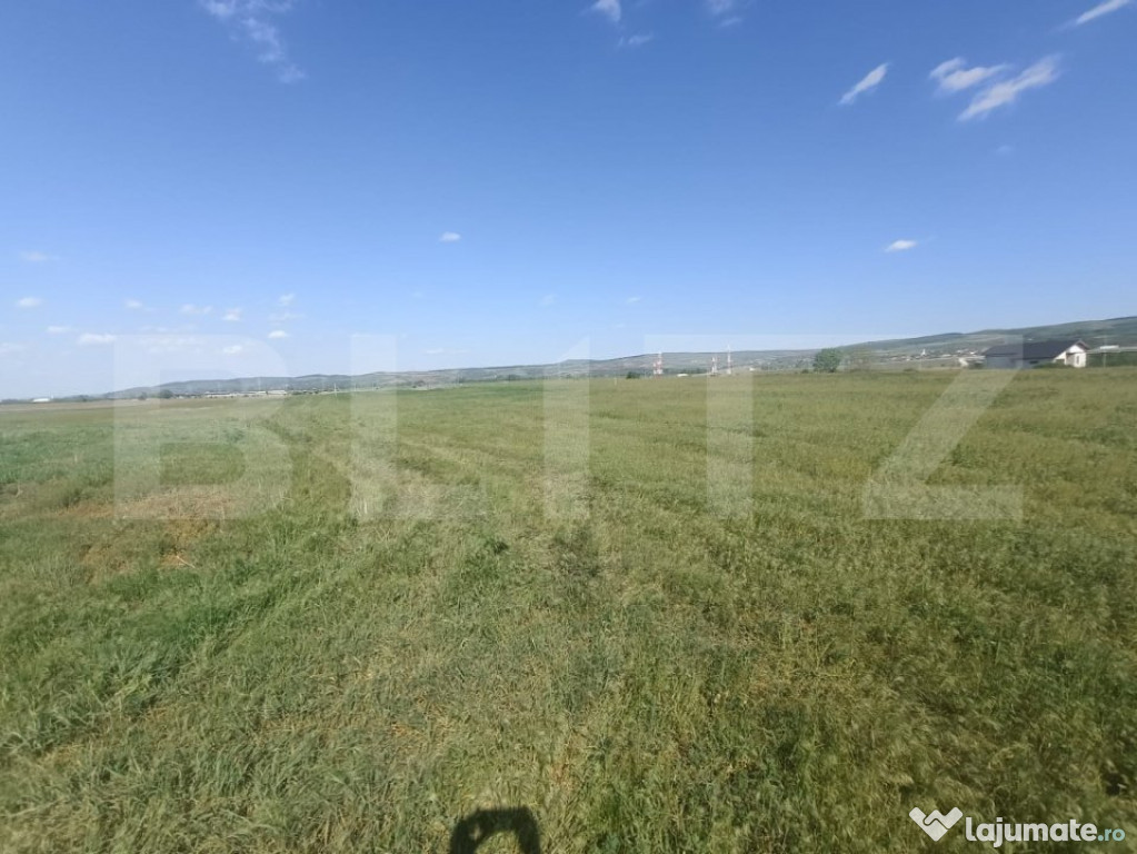 Teren de vanzare in zona Partos
