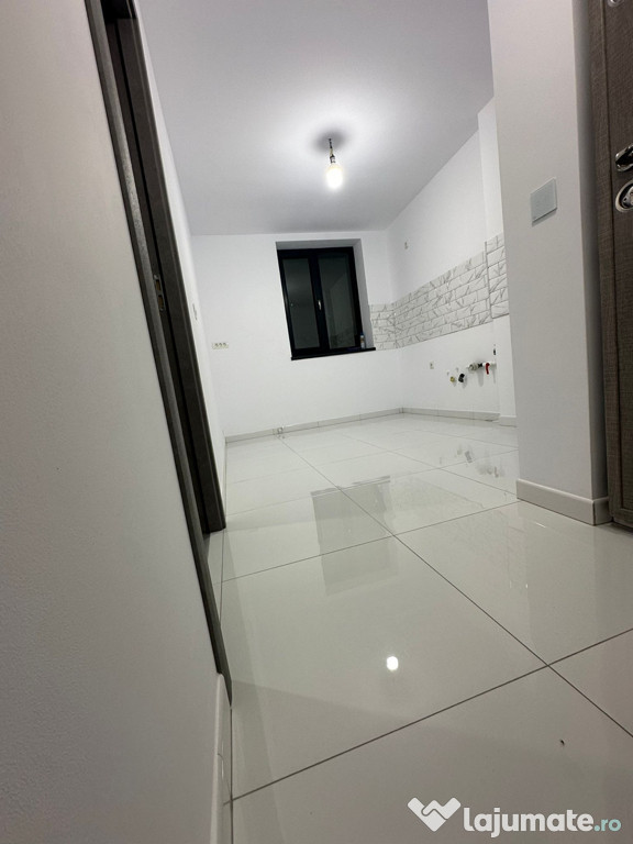 Vând apartament ,nou renovat complet