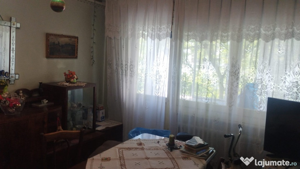 Apartament 2 camere, etaj intermediar, zona linistita