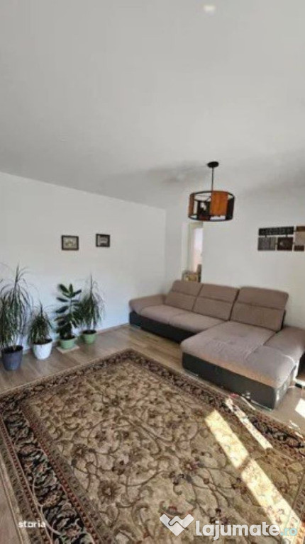 Apartament cu 3 camere, decomandat - zona Tractorul
