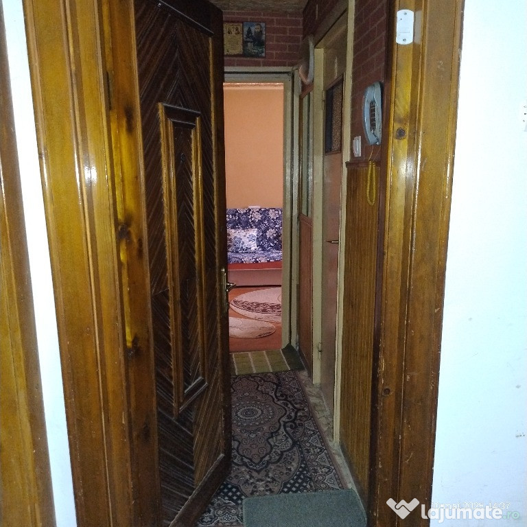 Vând apartament 2 camere, cartier Viitorului, etaj 1