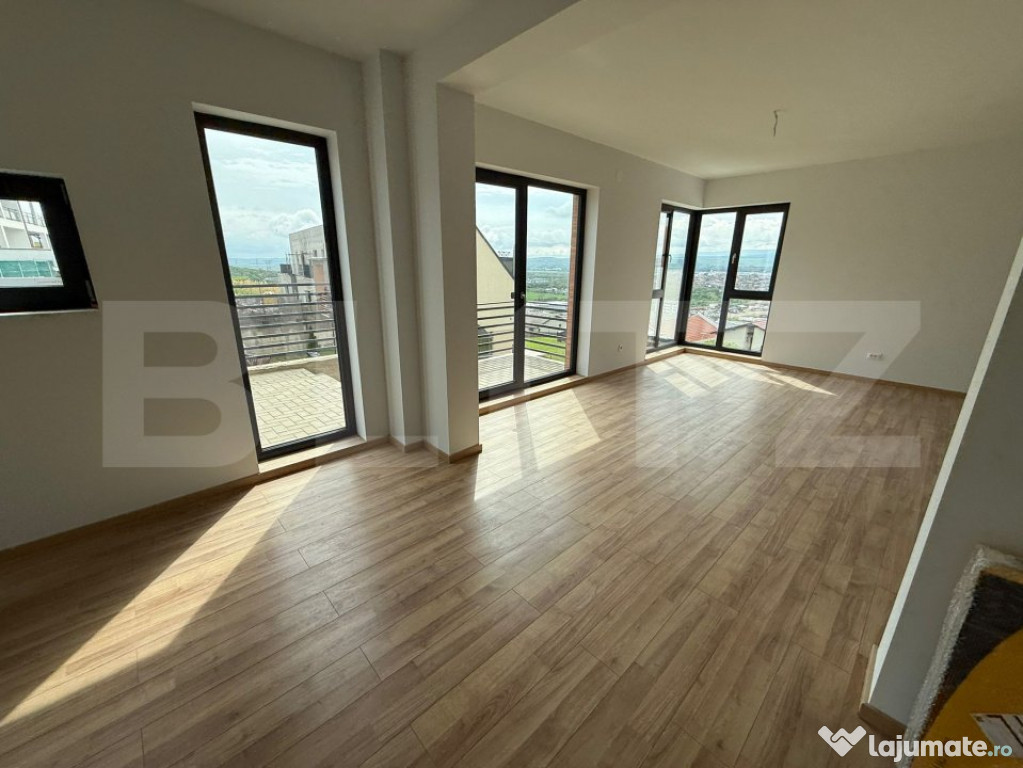 Duplex spectaculos de inchiriat, cu 5 camere, 5 bai, 270 mp,