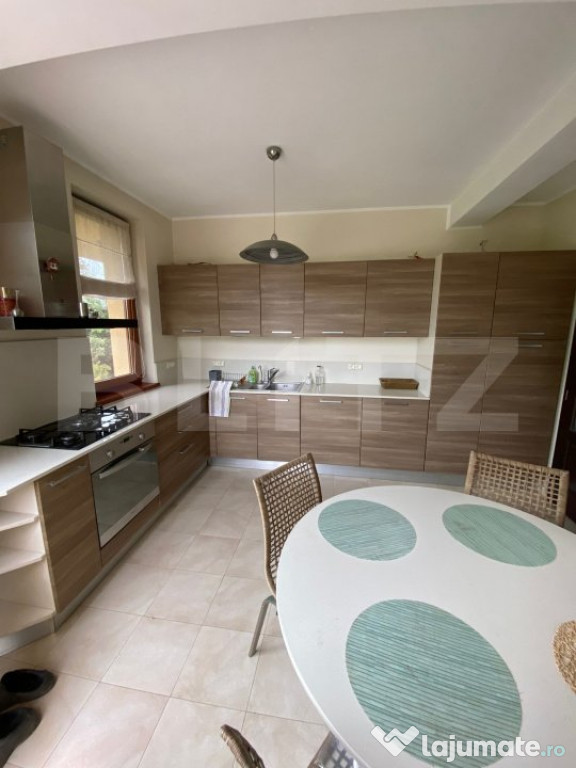 Casă individuală de vânzare, 250 mp utili, teren 1200 mp,