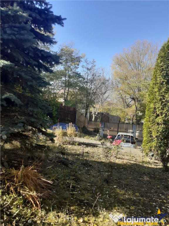 Deschidere unica:Resedinta distinsa,cu parc privat,areal pri