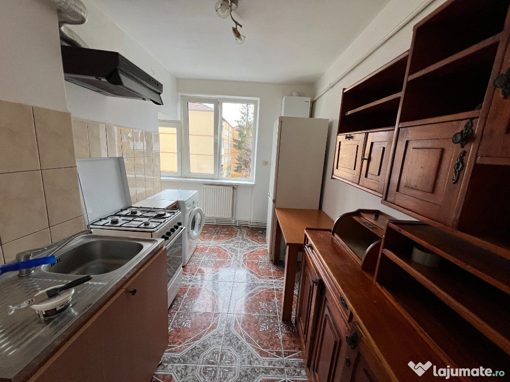 INCHIRIEZ apartament 2 camere semidecomandat,zona Terezian