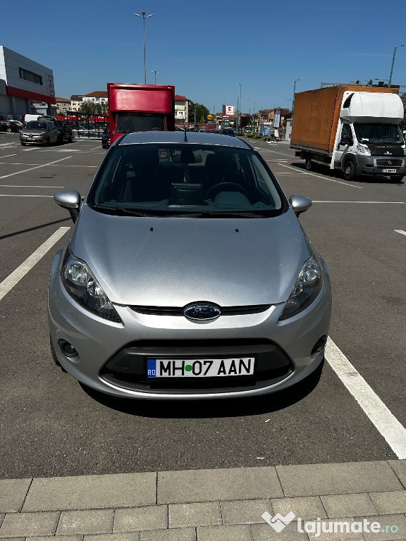 Vând Ford Fiesta