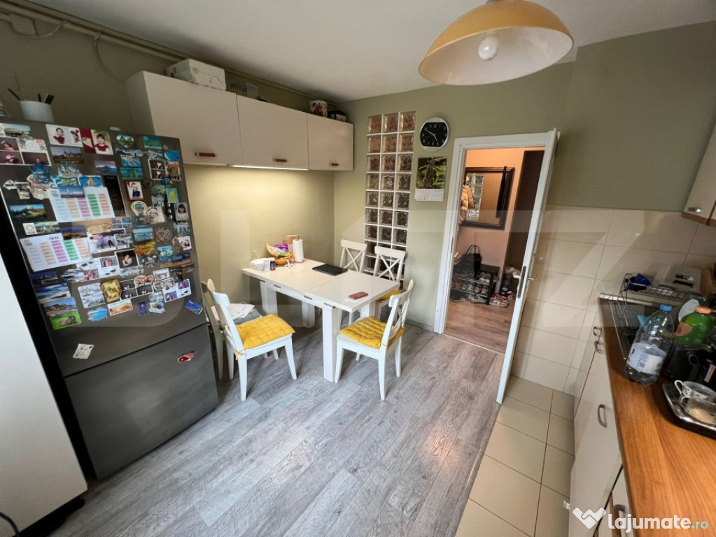 Apartament cu 3 camere, decomadat, 73 mp, etaj Intermediar,
